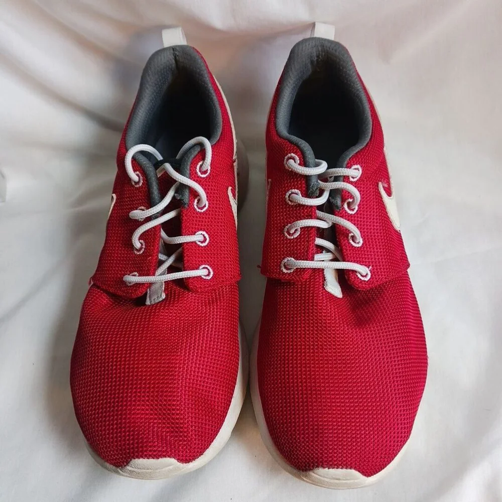 Nike Roshe One Boys Running Shoes Red Sneakers Size 6.5Y